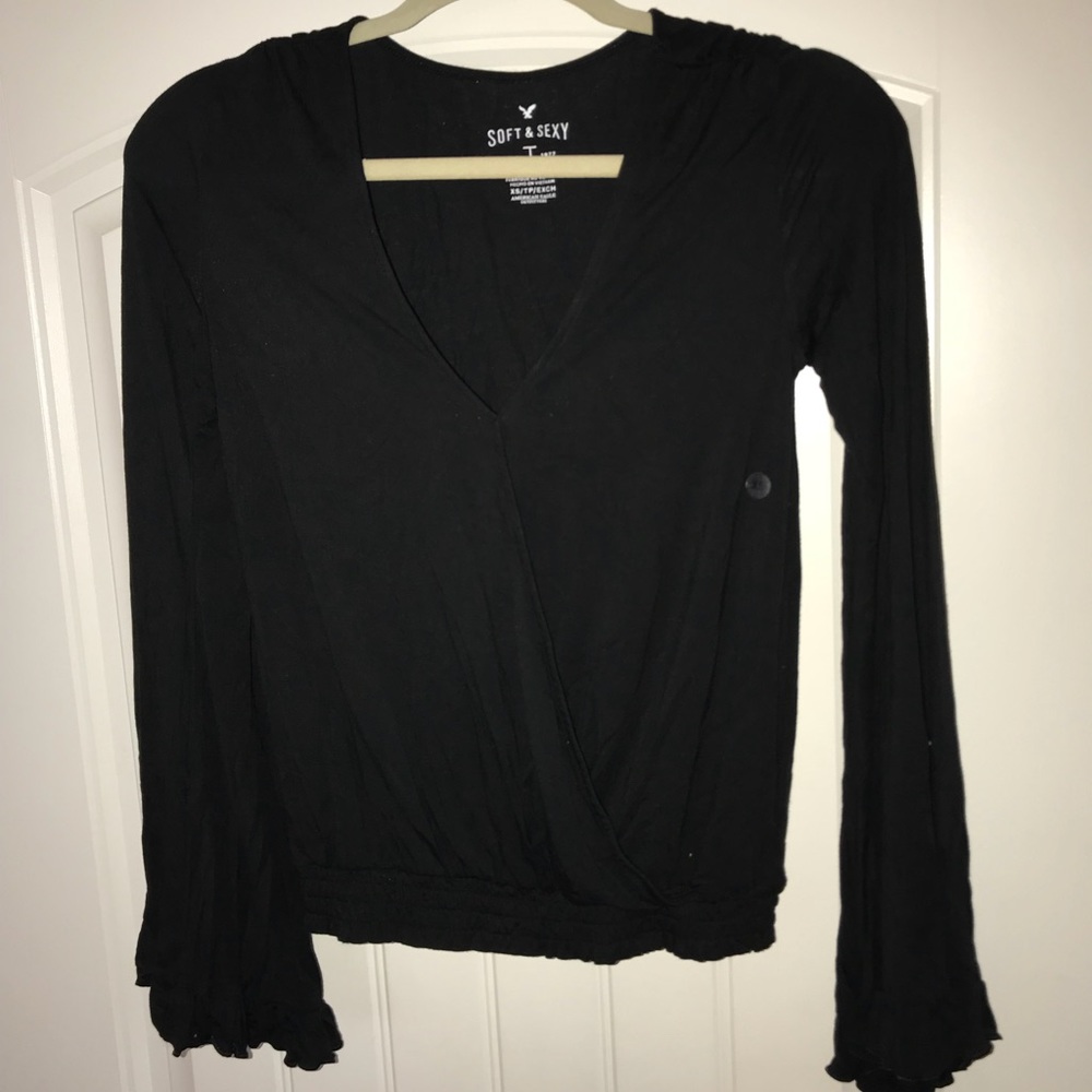 American Eagle flowy black top
